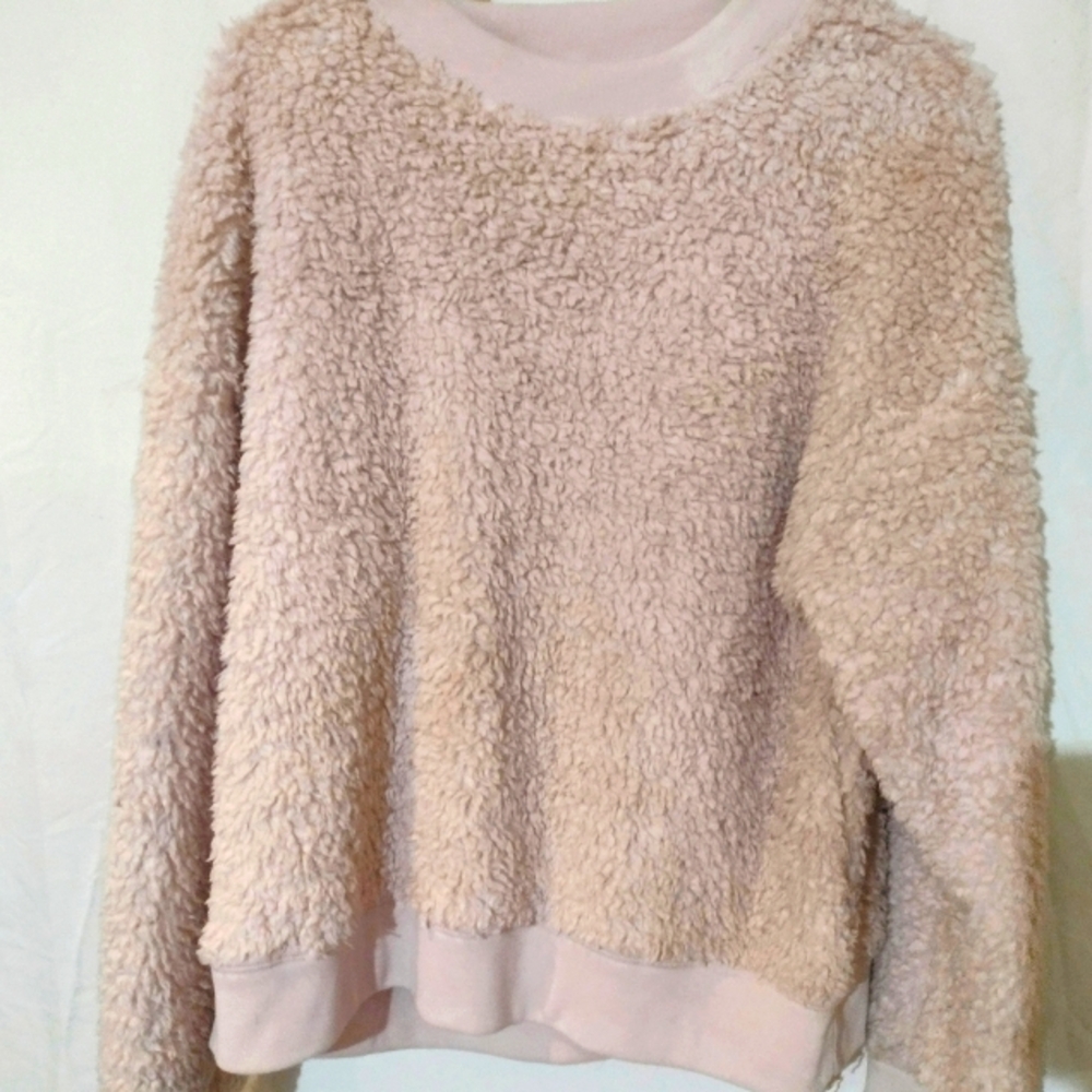 Pink fuzzy sweater small nwt